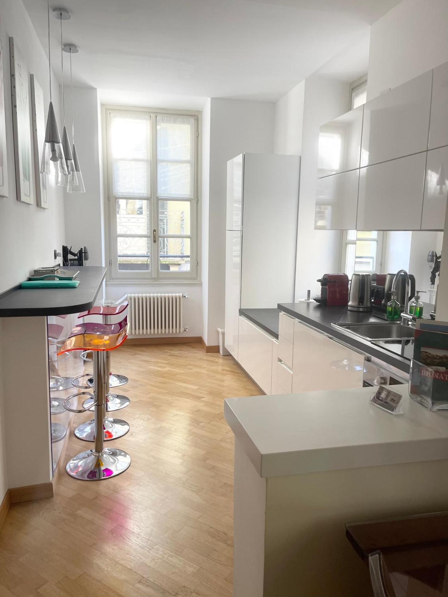 Charming Como - Apartment Downtown In The Pedestrian Area With 2 Double Bedrooms And 2 Complete Bathrooms A Spacious Living Room And Full Equipped Kitchen Exterior foto