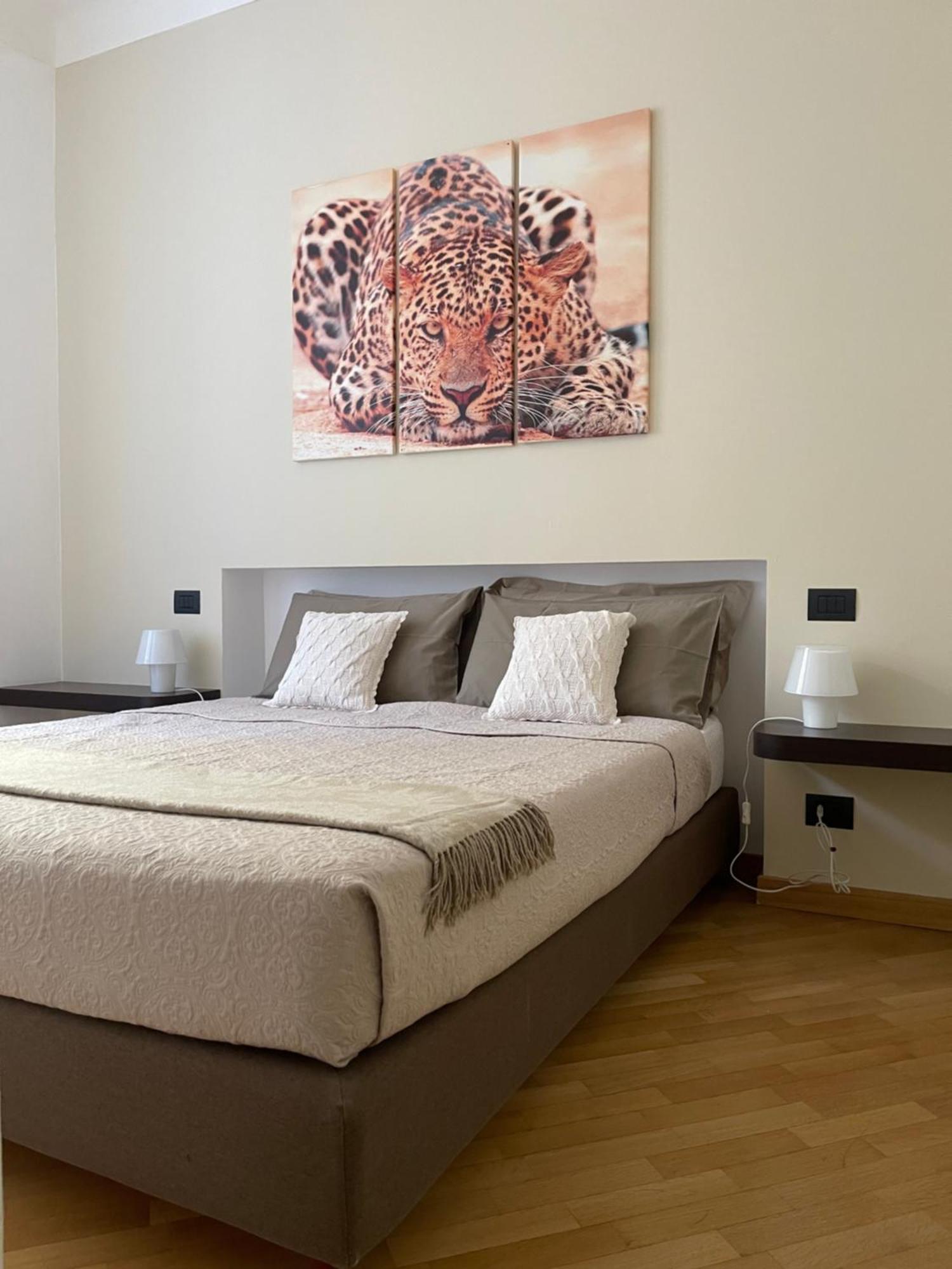 Charming Como - Apartment Downtown In The Pedestrian Area With 2 Double Bedrooms And 2 Complete Bathrooms A Spacious Living Room And Full Equipped Kitchen Exterior foto