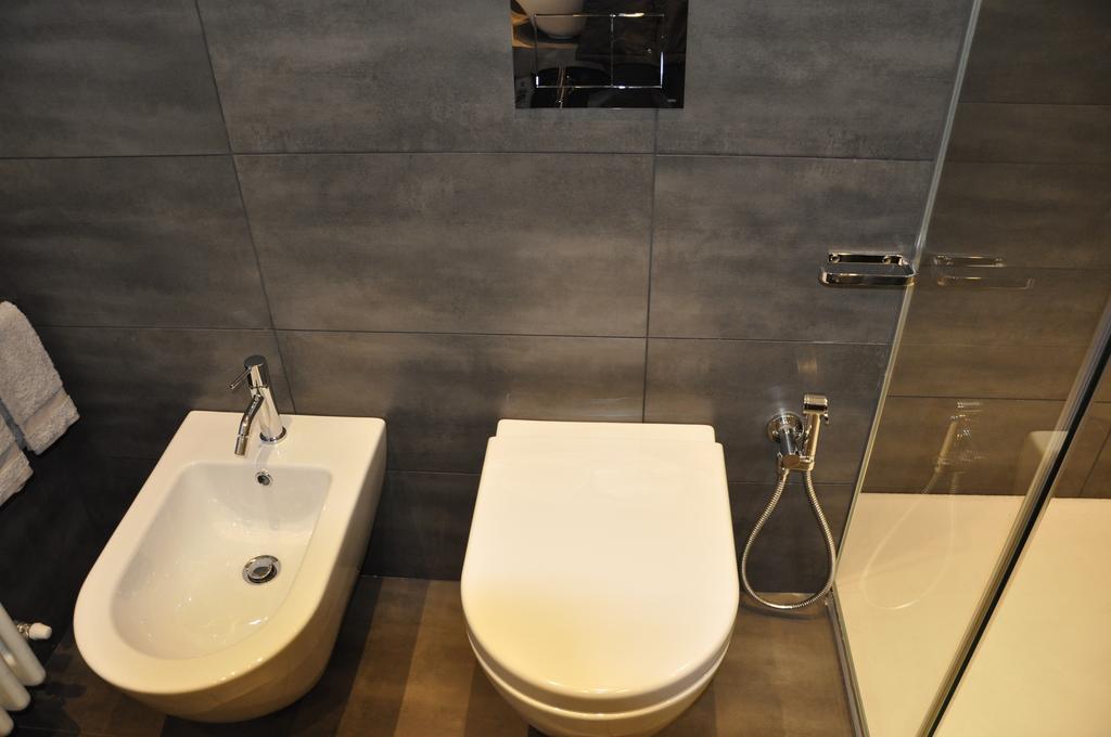 Charming Como - Apartment Downtown In The Pedestrian Area With 2 Double Bedrooms And 2 Complete Bathrooms A Spacious Living Room And Full Equipped Kitchen Exterior foto